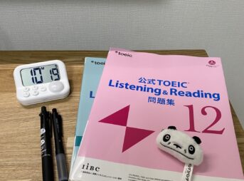 公式TOEIC Listening & Reading 問題集 12とタイマーと筆記用具